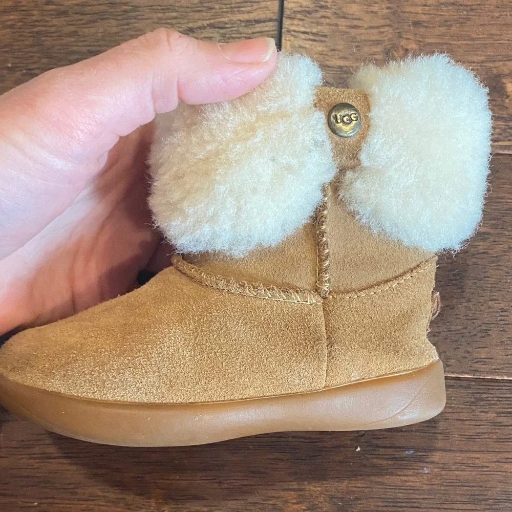 UGG Kids Boots in Tan and Cream